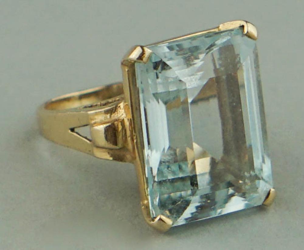 14K YELLOW GOLD AQUAMARINE RING14K