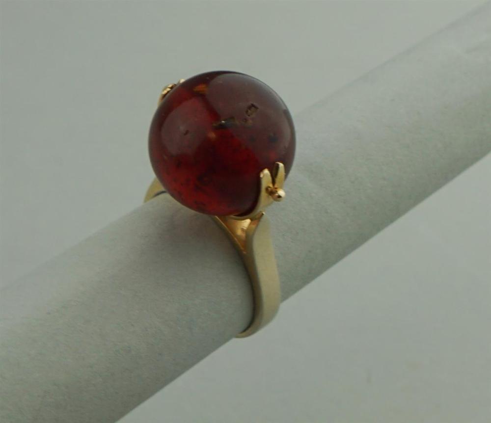14K YELLOW GOLD AND AMBER RING14K