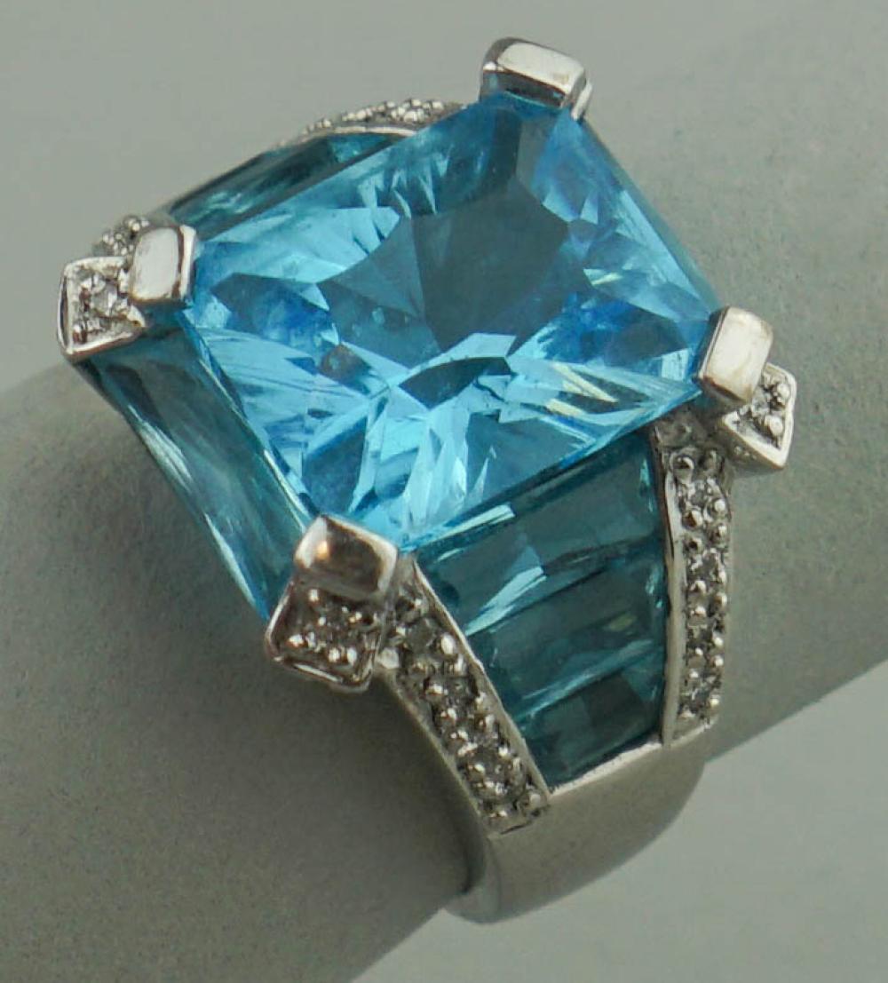 18K WHITE GOLD BLUE TOPAZ RING18K 33a20c