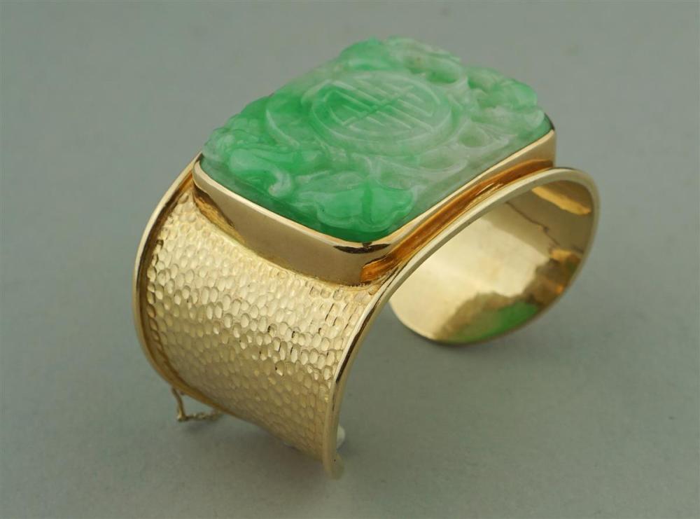 14K YELLOW GOLD AND JADE CUFF BRACELET14K