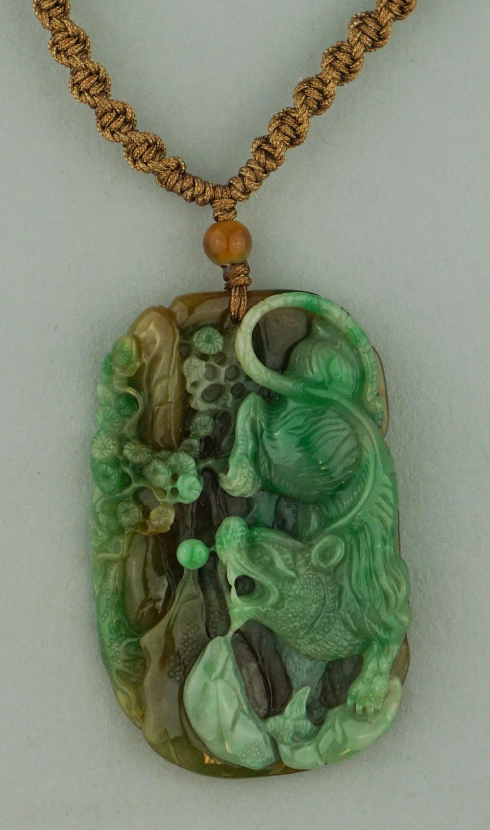 JADE GLASS PENDANT ON HAND BRAIDED 33a261