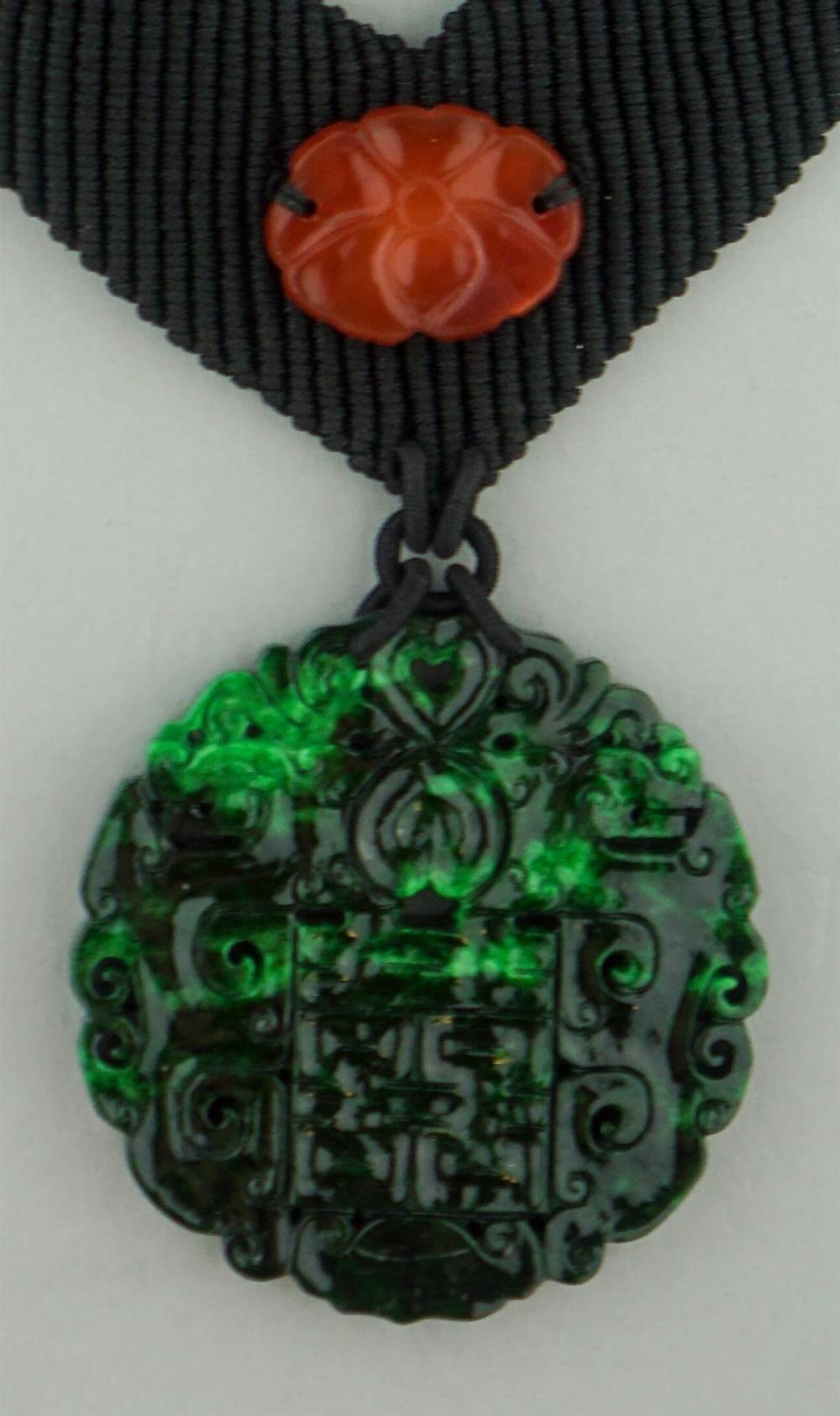 JADE GLASS PENDANT ON HAND BRAIDED 33a264