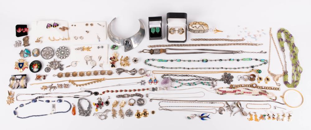 COLLECTION OF COSTUME JEWELRY  33ca19