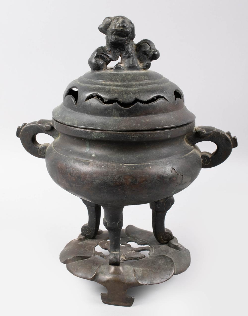 CHINESE BRONZE COVERED TRIPOD CENSER 33cbe7