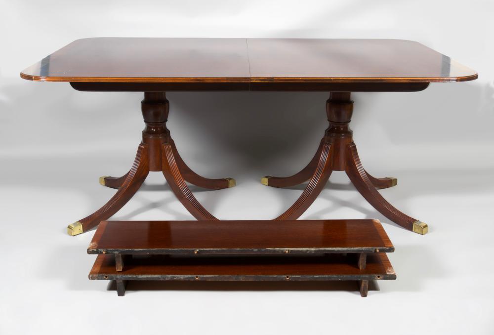 HISTORIC CHARLESTON MAHOGANY TWO PEDESTAL 33ccce