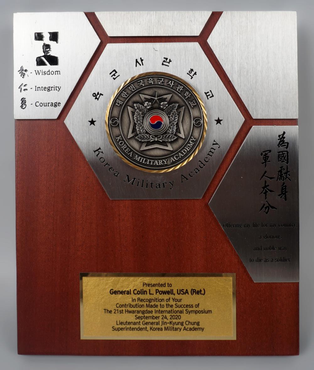 PLAQUE AND MEDALLION FROM KOREAN MILITARY