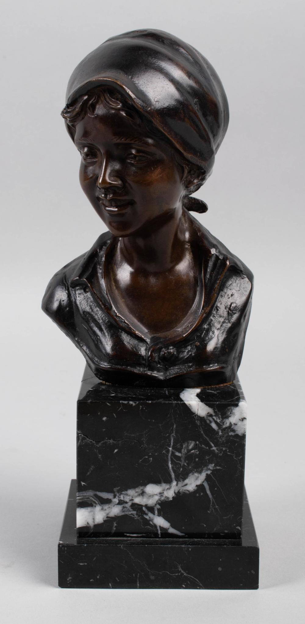 SMALL BRONZE BUST OF WOMAN WITH 33cdfa