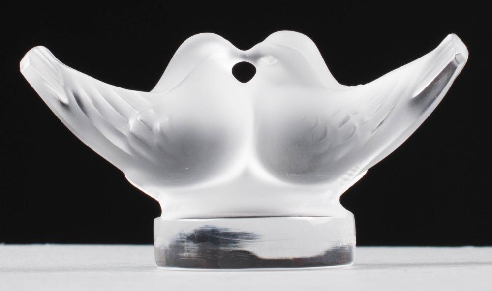 LALIQUE TWO DOVE PAPERWEIGHTLALIQUE