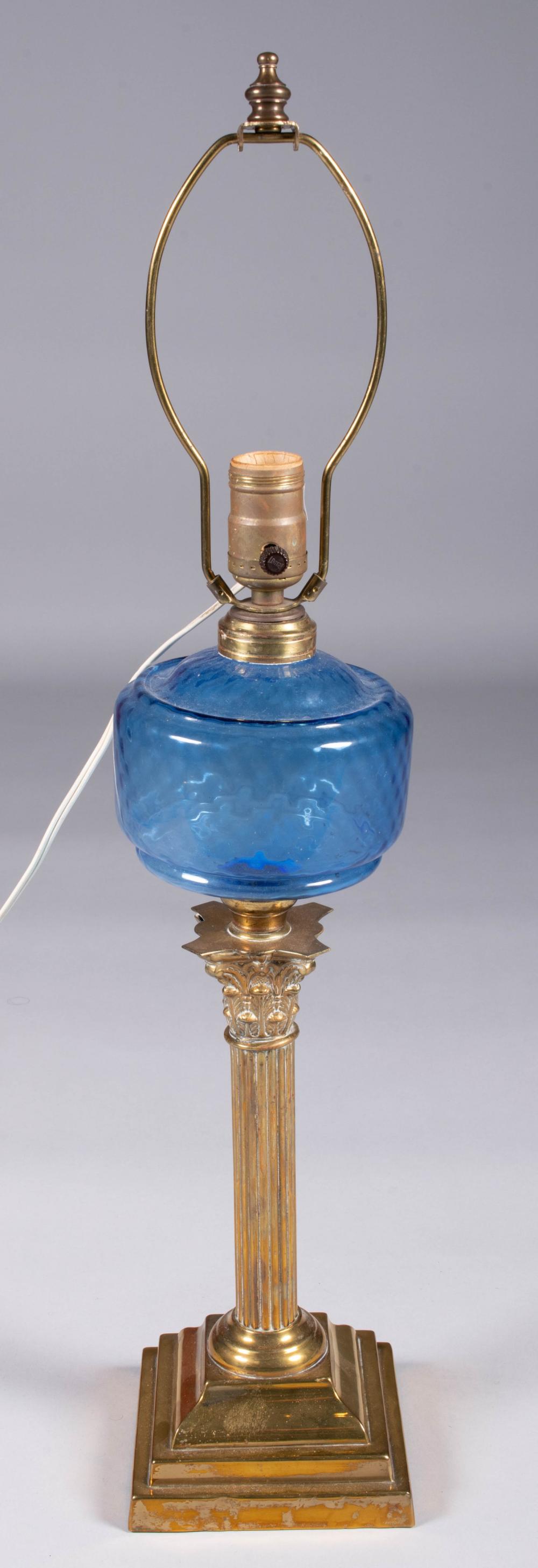 VICTORIAN BRASS COLUMNAR LAMP WITH 33cf60