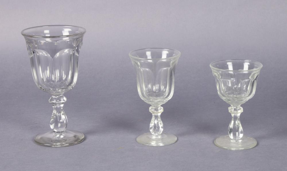 GROUP OF GLASSWARE INCLUDING GOBLETS  33cf64