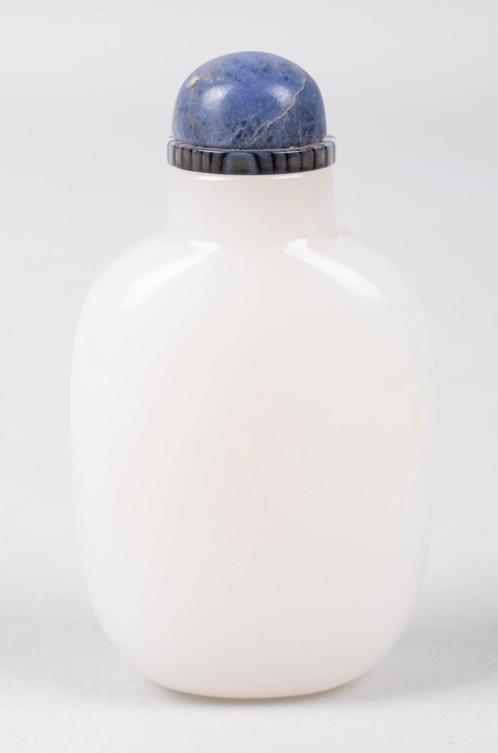 CHINESE WHITE JADE SNUFF BOTTLE