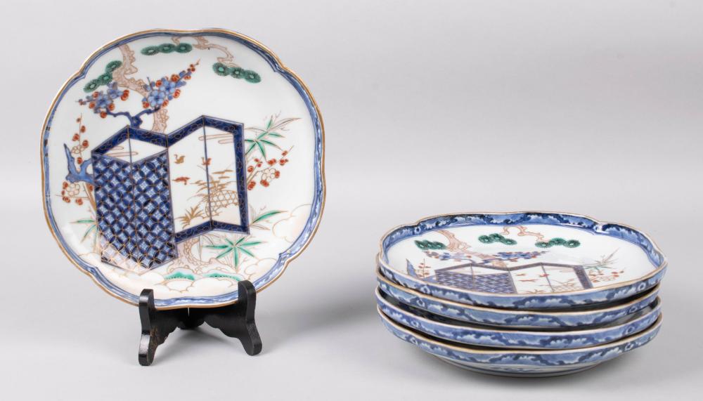 SET OF FIVE JAPANESE IMARI DISHES,