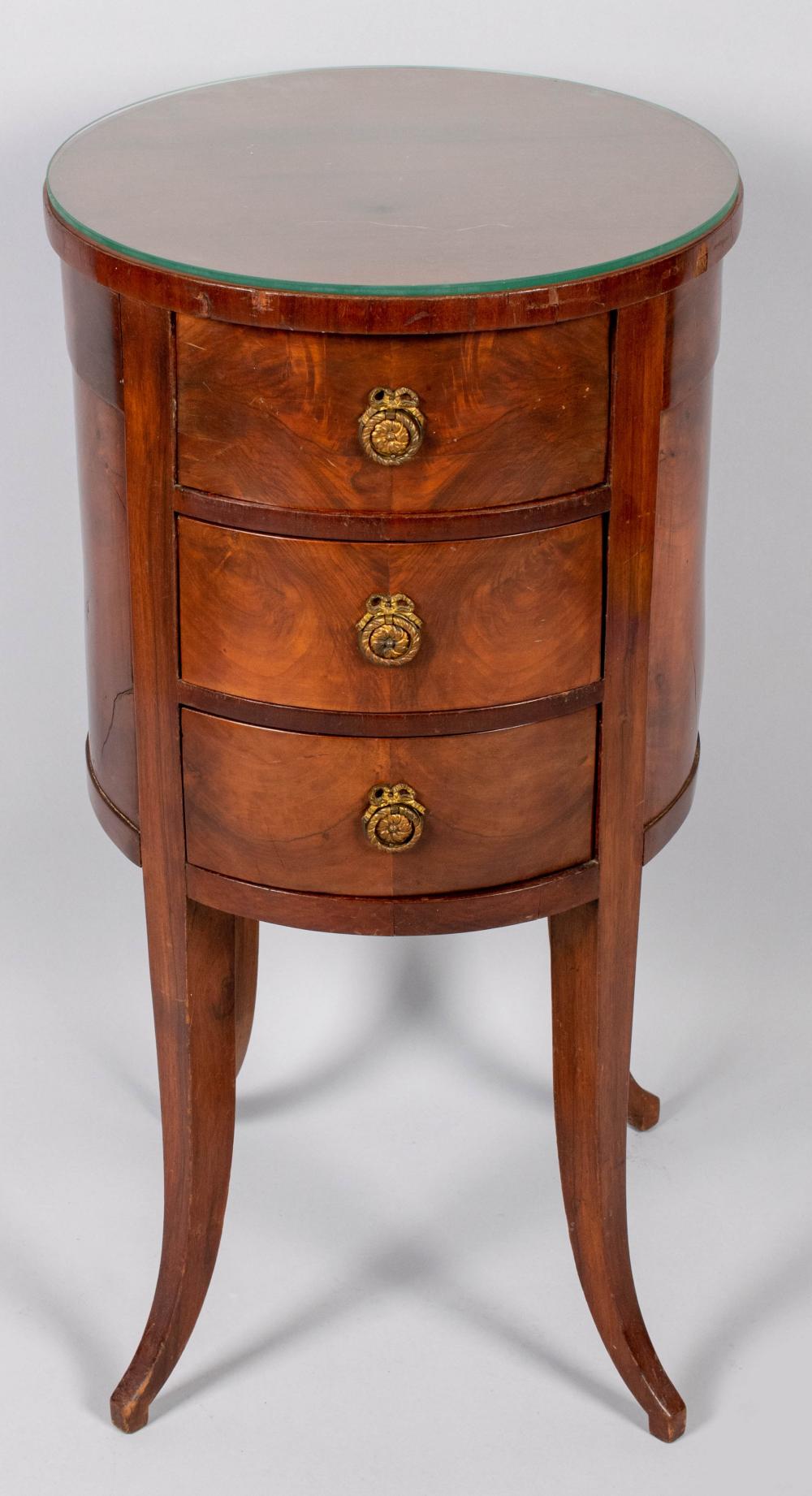 CLASSICAL STYLE MAHOGANY SIDE CHEST