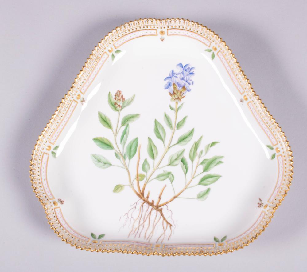 FLORA DANICA TRIANGULAR DISH WIDTH: