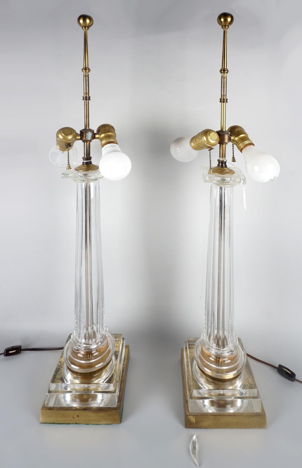 PAIR OF LUCITE COLUMNAR TABLE LAMPS 33d0eb