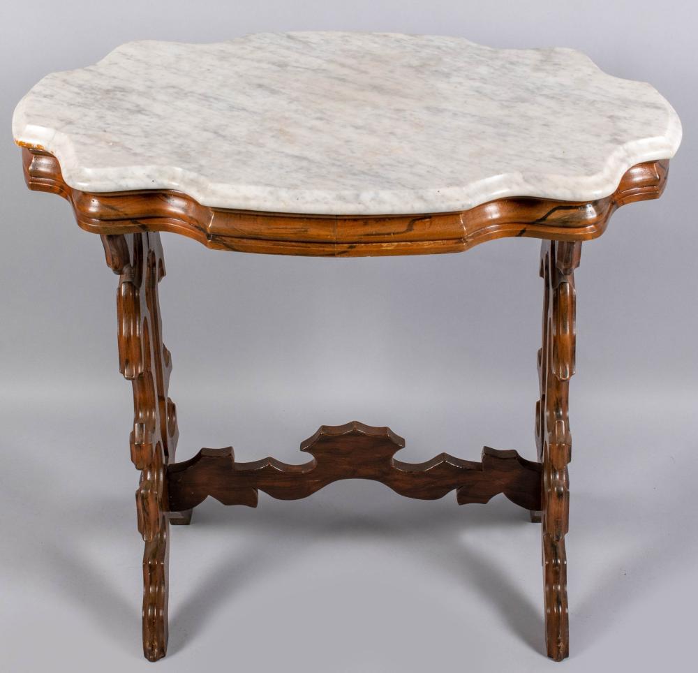 VICTORIAN WALNUT SIDE TABLE 19TH 33d0f4