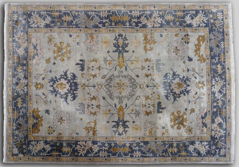 INDIAN HAND KNOTTED WOOL RUG APPROX.