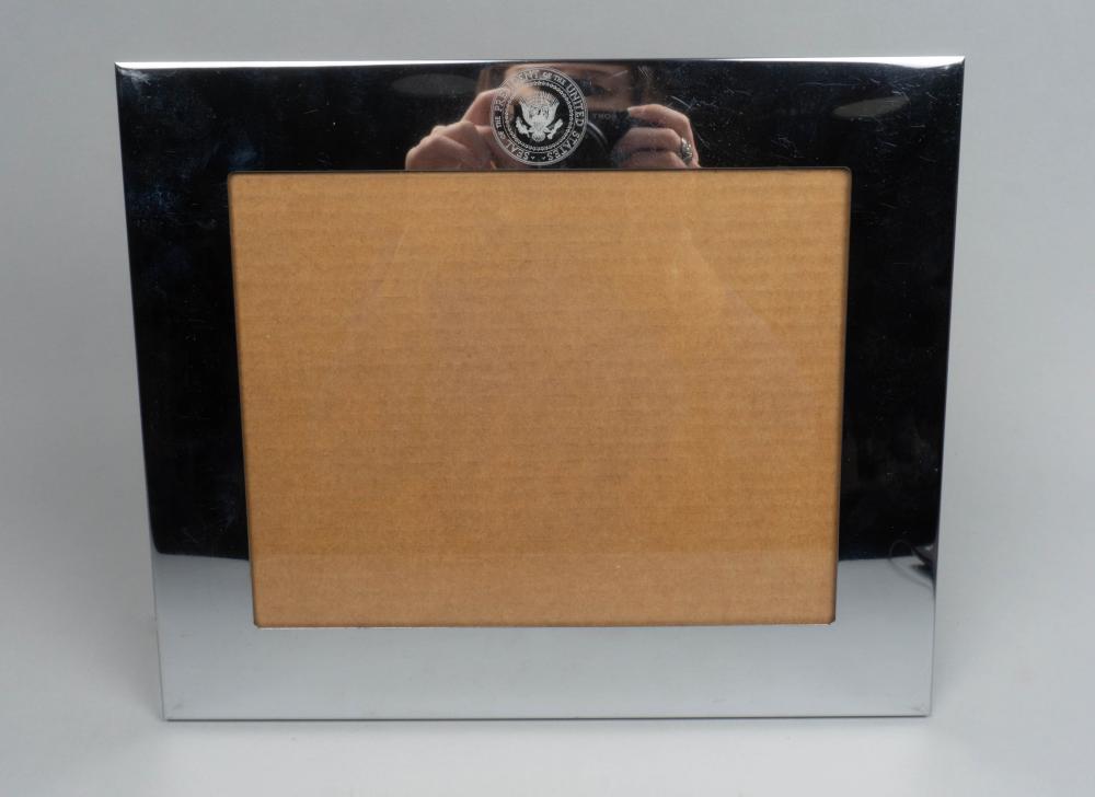 METAL PICTURE FRAME WITH THE SEAL 33d18b