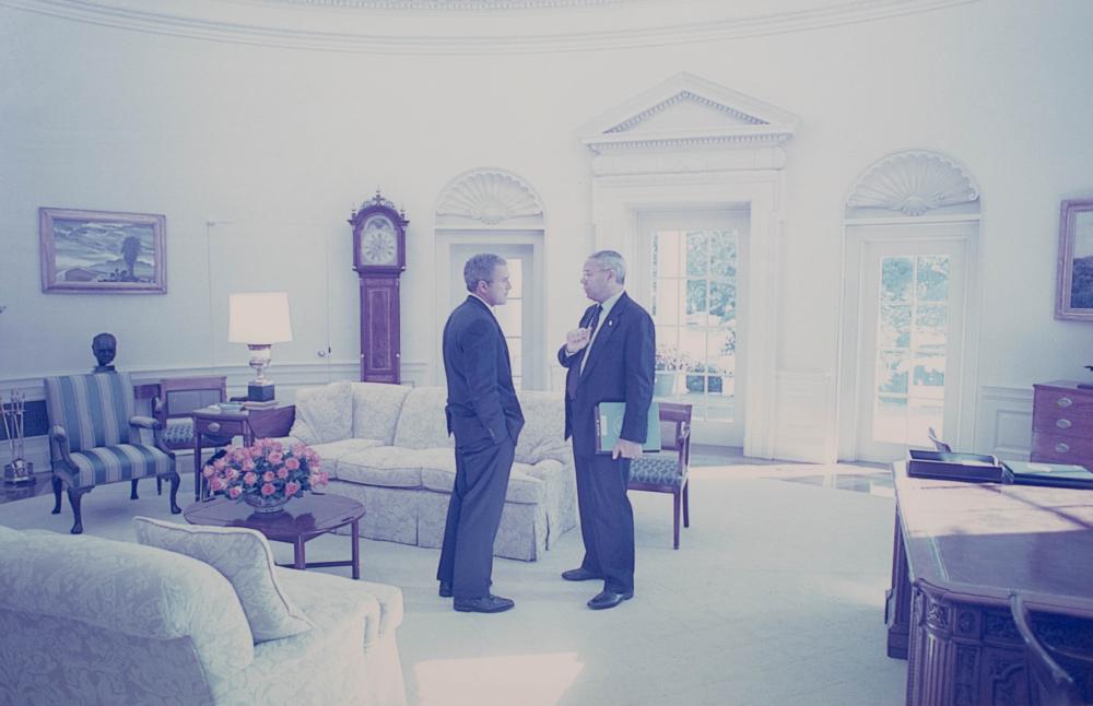 PHOTOGRAPH OF GEORGE W BUSH AND 33d199