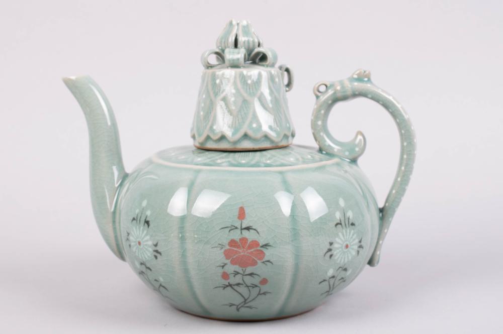 KOREAN LEEUM INLAID CELADON TEAPOT 33d1f4