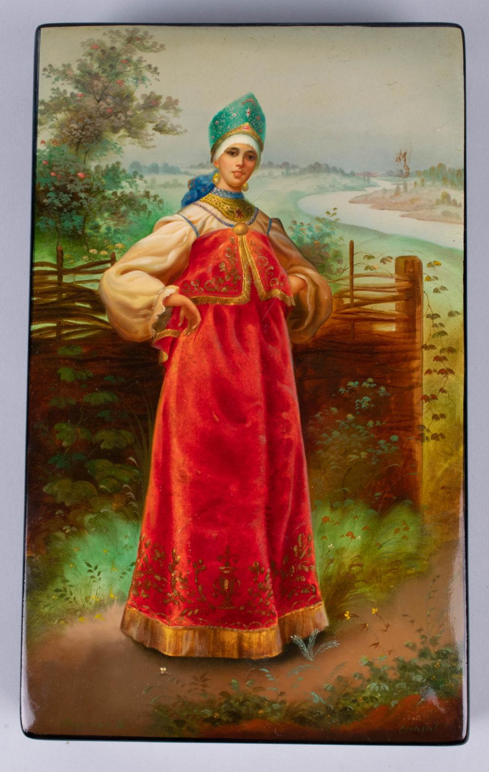 RUSSIAN LACQUER BOX DEPICTING A