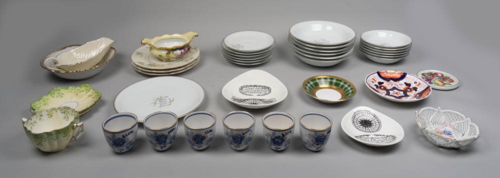 GROUP OF PORCELAIN DINNERWARESGROUP 33d23b