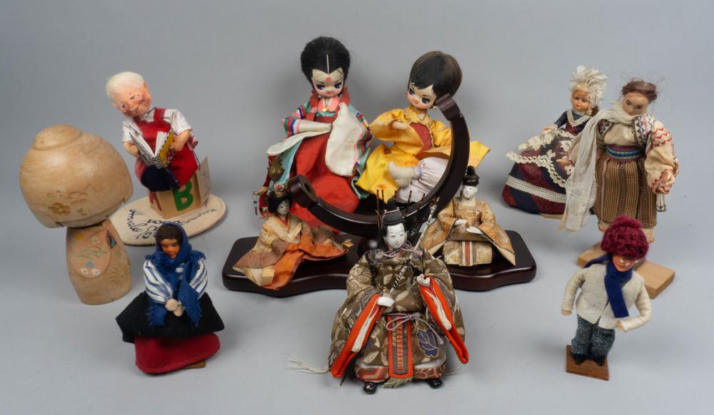 COLLECTION OF INTERNATIONAL DOLLSCOLLECTION