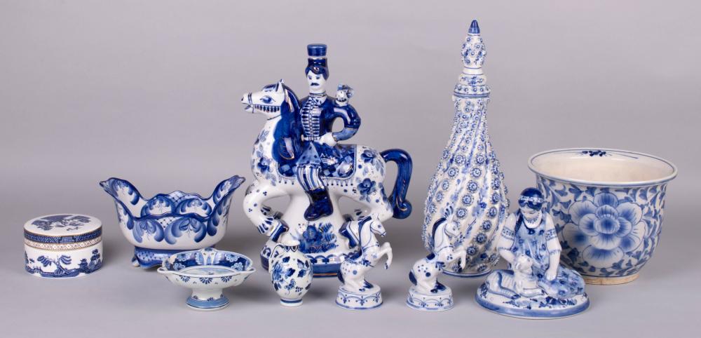 GROUP OF BLUE AND WHITE CERAMIC