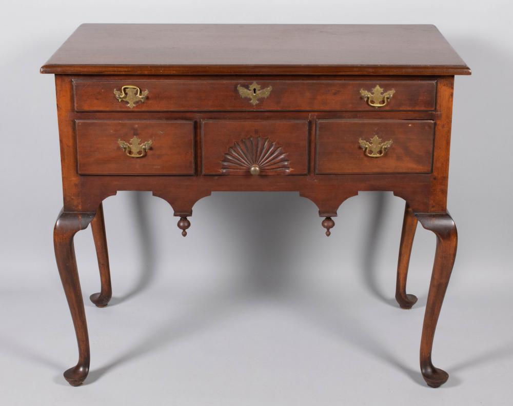 QUEEN ANNE MAHOGANY AND MAPLE LOWBOY 33d380