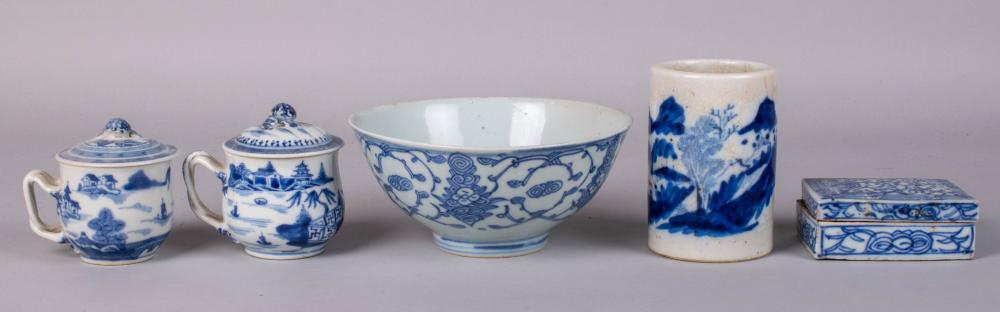GROUP OF CHINESE BLUE AND WHITE 33d42f