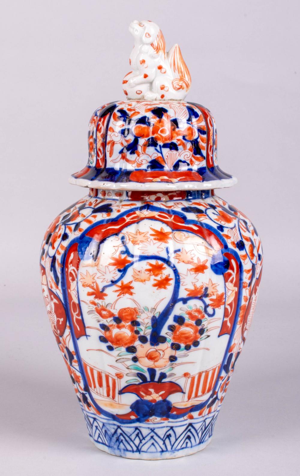 JAPANESE IMARI FLUTED JAR AND COVER  33d43c