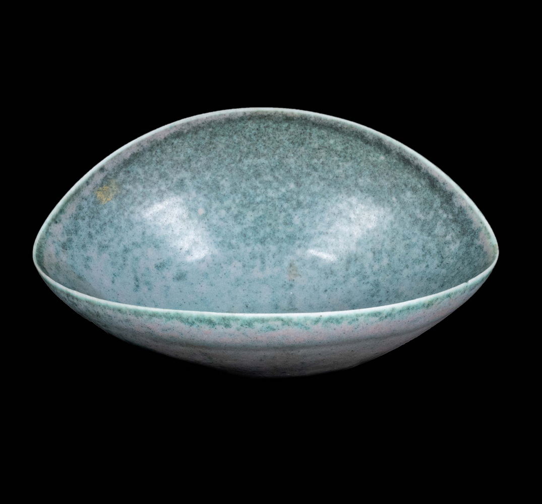 ART POTTERY BOWL BY MARK BELL Delicately