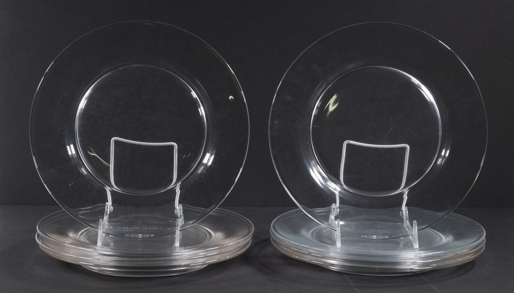 (8) CLEAR GLASS DINNER PLATES Set