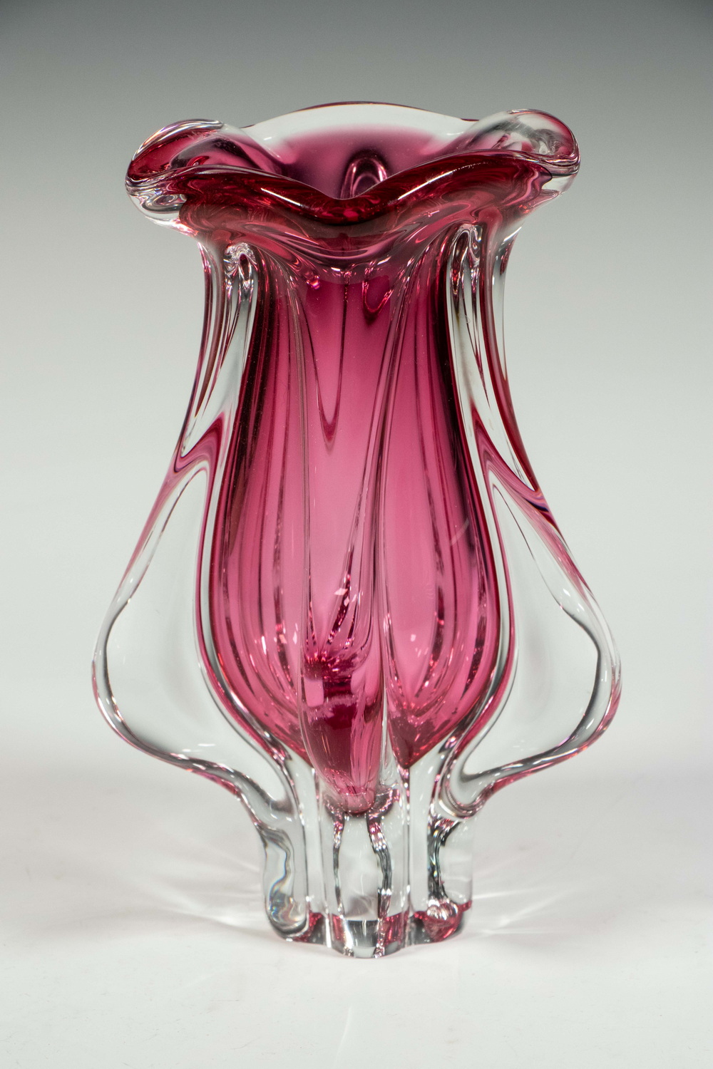 ART GLASS VASE 20th c. Cranberry to