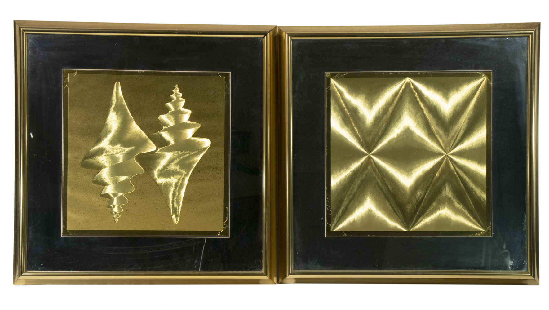 (PAIR) 1970'S GOLD FOIL HOLOGRAMS