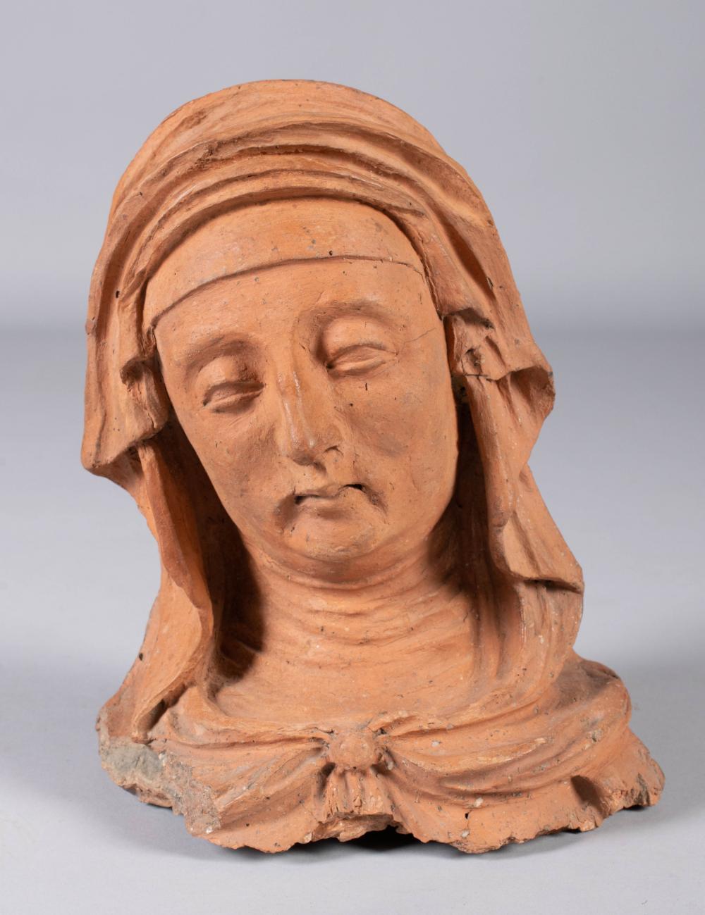 TERRACOTTA HEAD OF THE VIRGIN WEARING 33d652