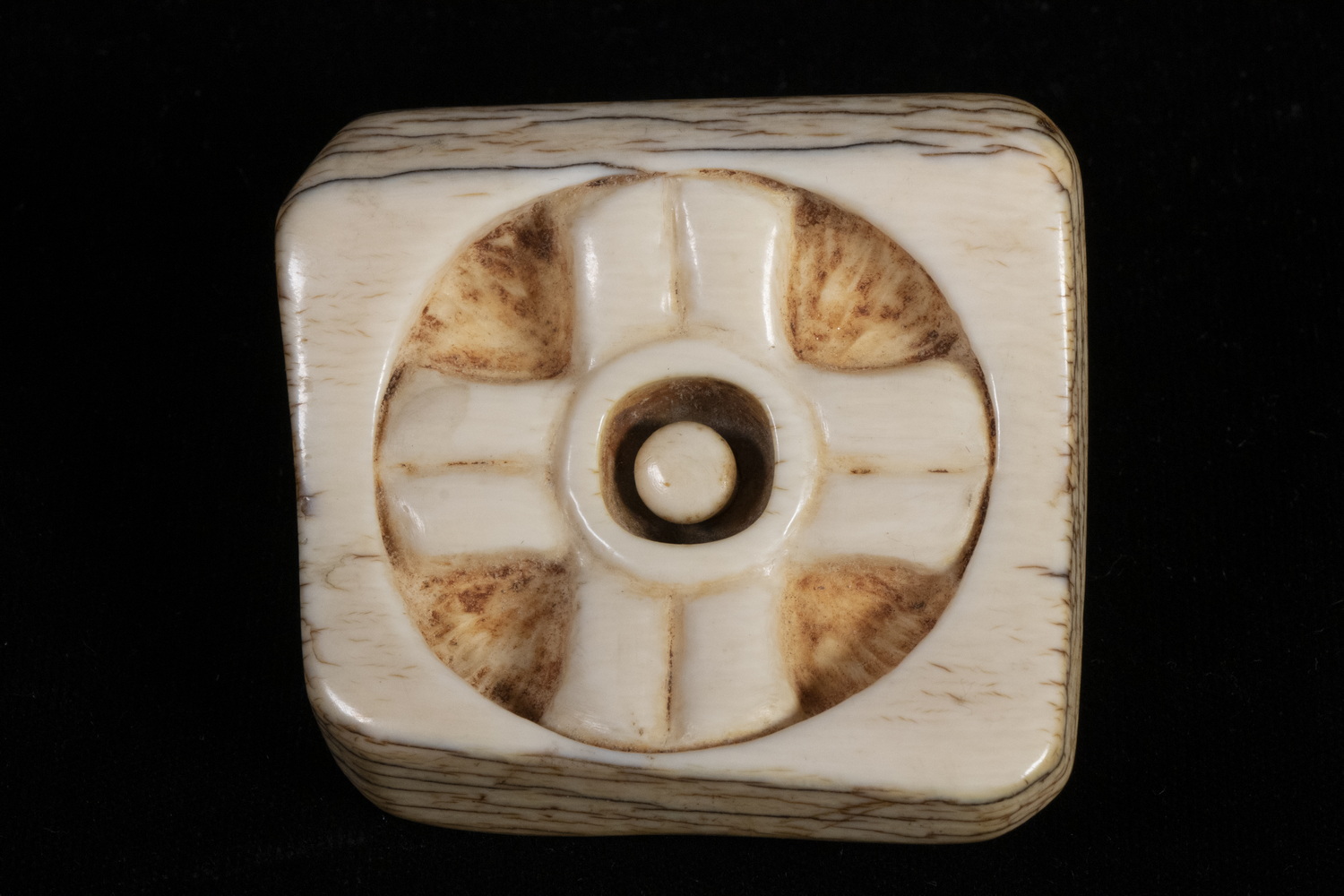 18TH C JAPANESE IVORY NETSUKE 33d72a