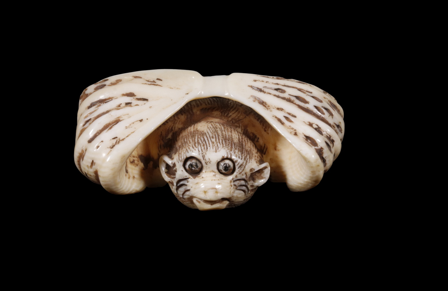 19TH C JAPANESE IVORY NETSUKE  33d734