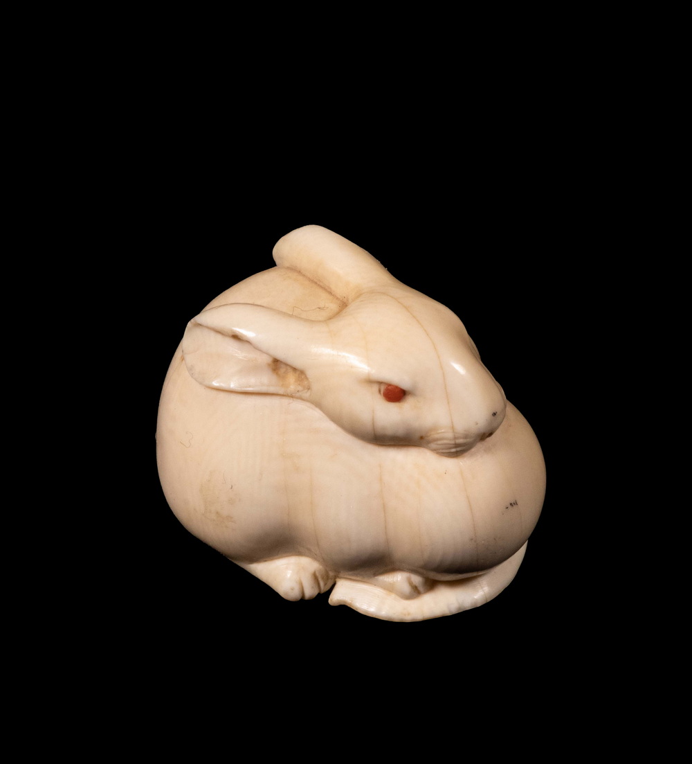 EARLY 19TH C JAPANESE IVORY NETSUKE  33d74d