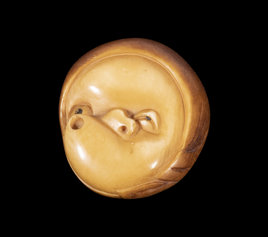 19TH C JAPANESE IVORY NETSUKE  33d76c