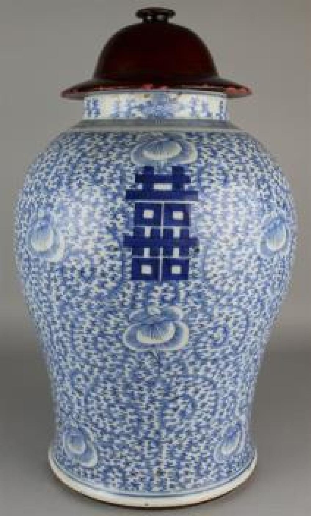 CHINESE UNDERGLAZE BLUE AND WHITE 33d8c5