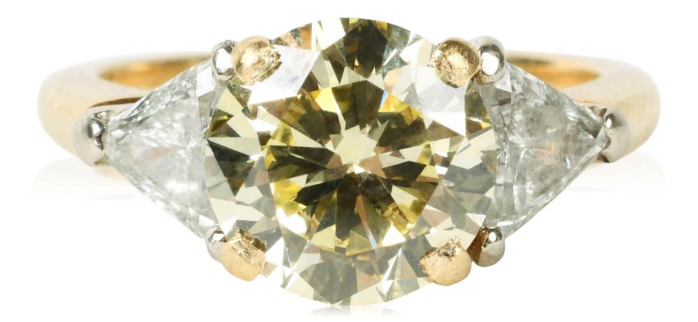 FANCY LIGHT YELLOW 2.5 CARAT GIA