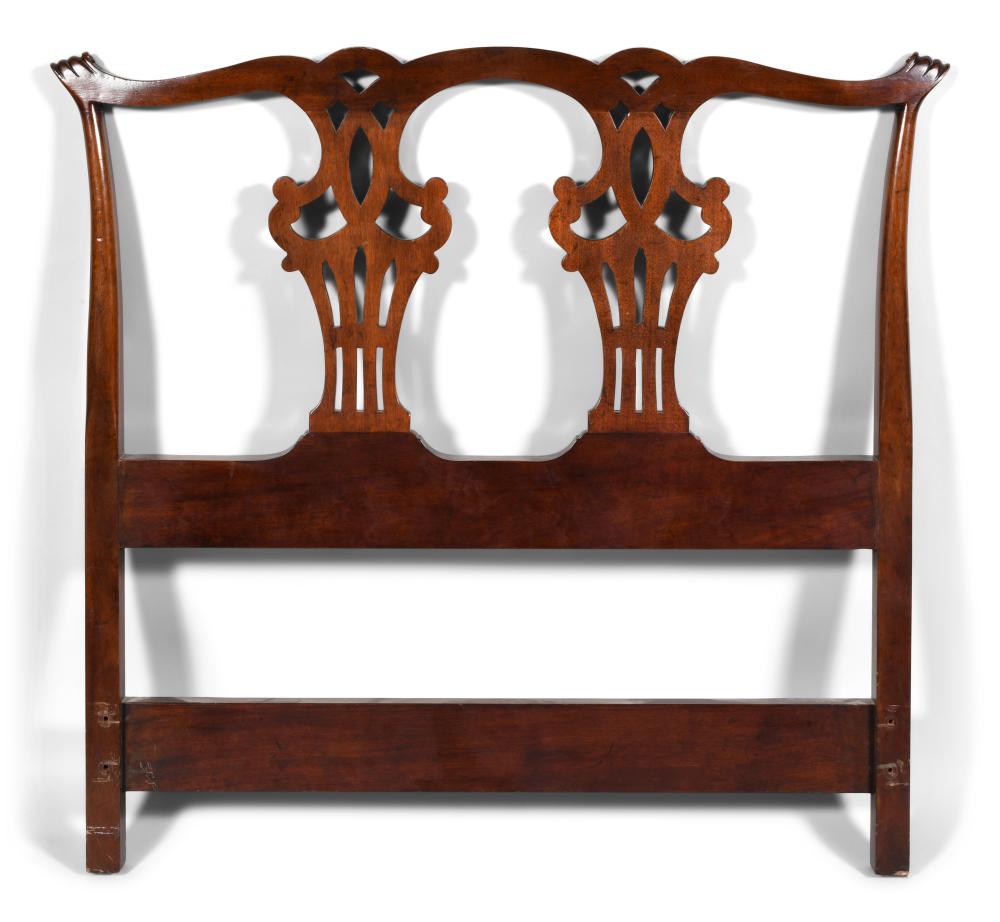 CHIPPENDALE STYLE MAHOGANY TWIN 33dbba