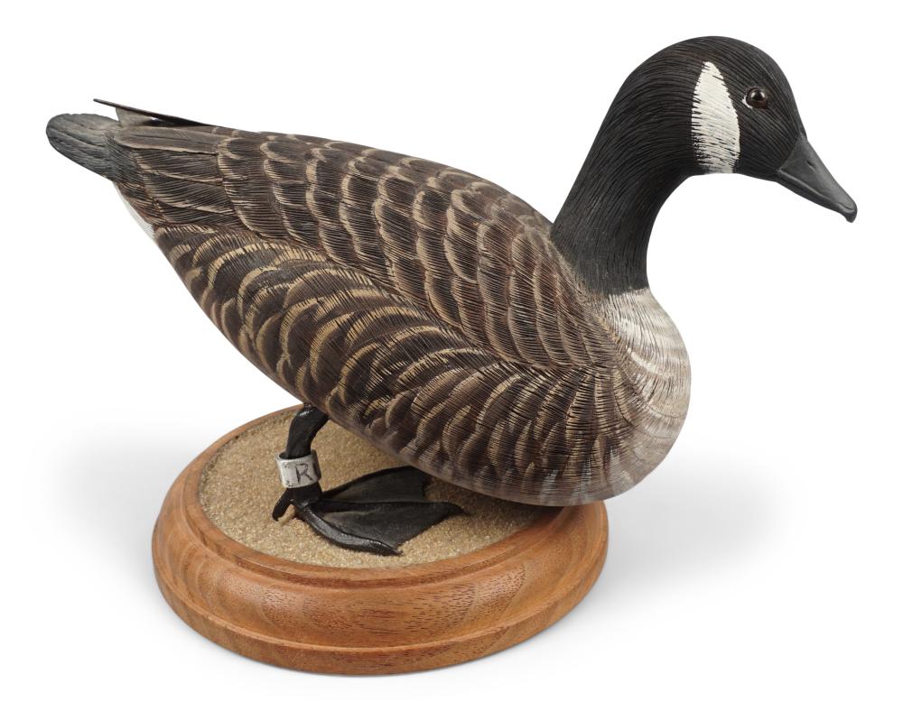 CANADIAN GOOSE WOODEN SCULPTURE  33dc11