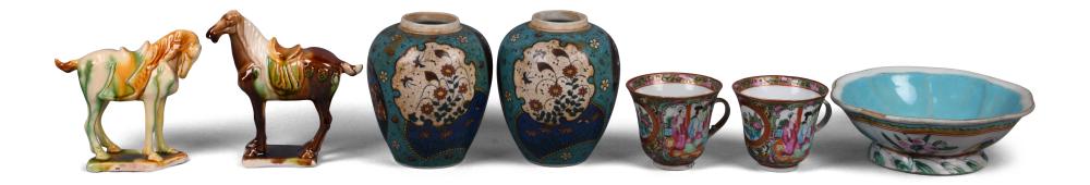 GROUP OF CHINESE CERAMIC PIECES,