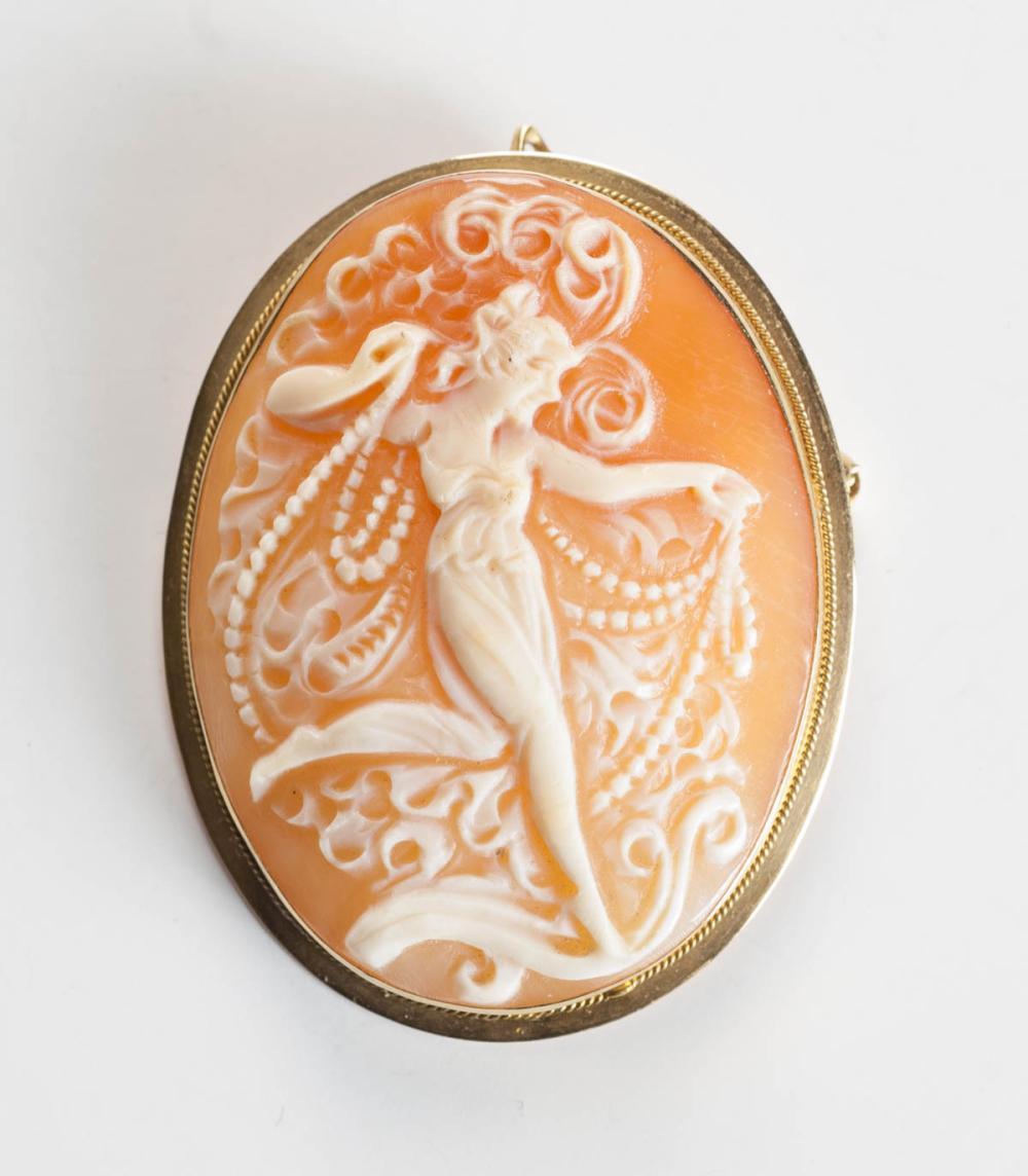 CAMEO AND EIGHTEEN KARAT GOLD PENDANT BROOCH  33deb1