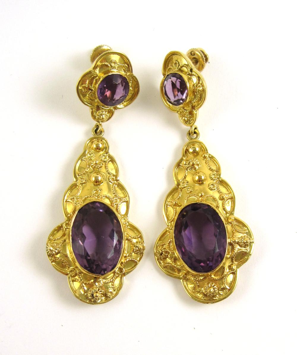 A LARGE PAIR OF AMETHYST AND FOURTEEN 33debe