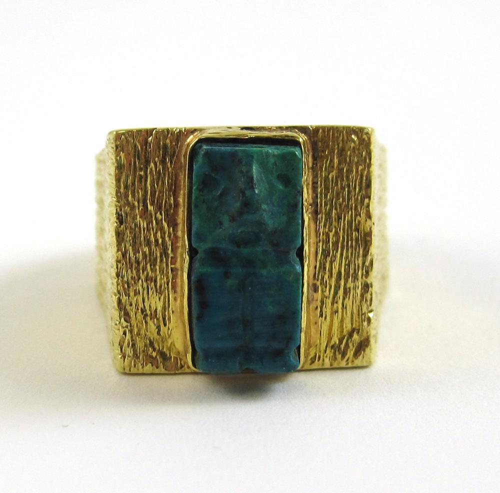 MAN S CARVED CHRYSOCOLLA AND EIGHTEEN 33dec8