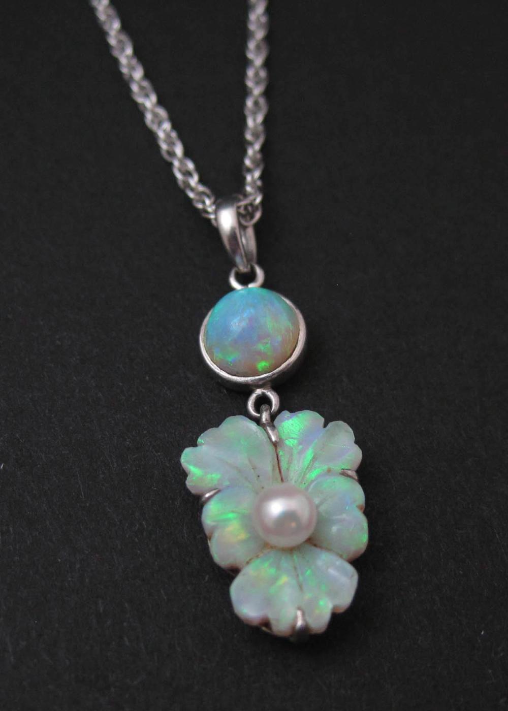OPAL PEARL AND WHITE GOLD PENDANT 33df09
