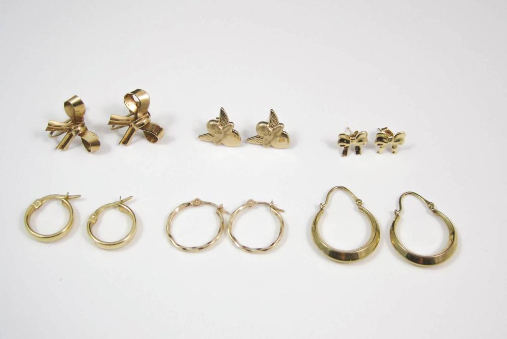 SIX PAIRS OF YELLOW GOLD EARRINGS: